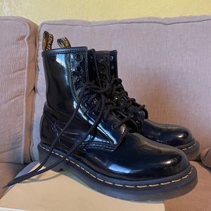 Dr Martens 1460 WOMEN'S PATENT LEATHER LACE UP BOOTS